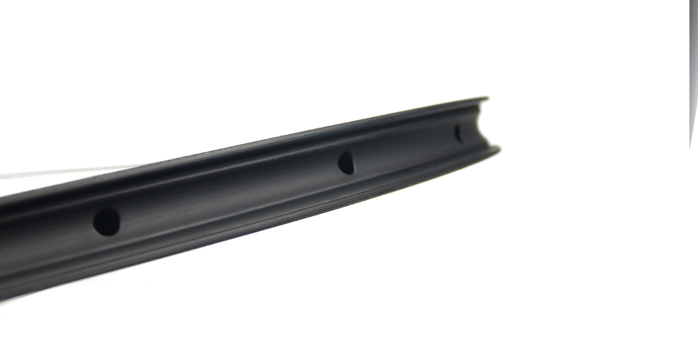 carbon-road-wheel-smooth-rim-bed